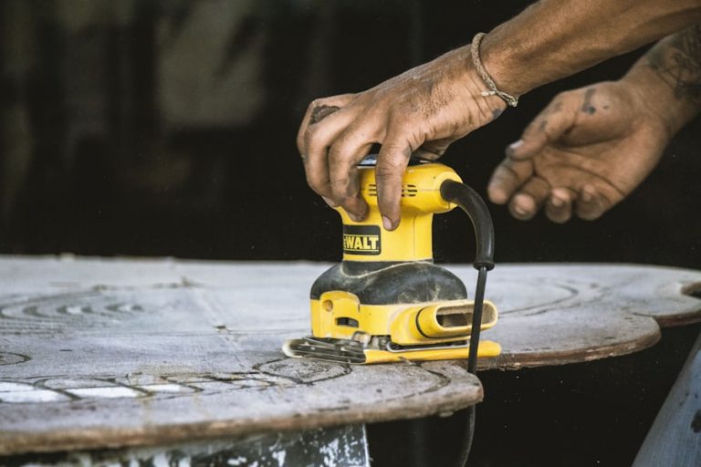 Équipez Votre Atelier : Les Meilleurs Outils pour le Bricolage à Domicile